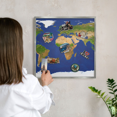 Pizarra magnética para souvenirs de viajes con marco plateado Cartografiando el mundo