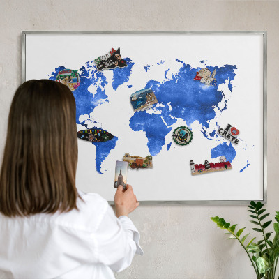 Pizarra magnética para souvenirs de viajes con marco plateado Mapa del mundo