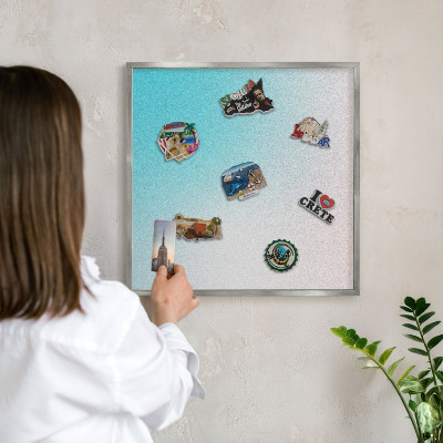 Pizarra magnética para souvenirs de viajes con marco plateado Abstracción en tonos pastel