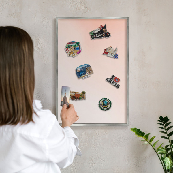Pizarra magnética para souvenirs de viajes con marco plateado Encanto pastel