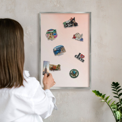 Pizarra magnética para souvenirs de viajes con marco plateado Encanto pastel