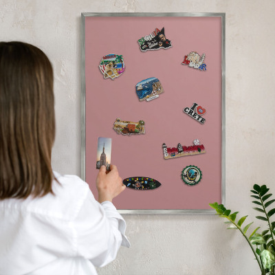 Pizarra magnética para souvenirs de viajes con marco plateado Rosa empolvado pastel