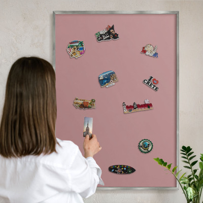 Pizarra magnética para souvenirs de viajes con marco plateado Rosa empolvado pastel