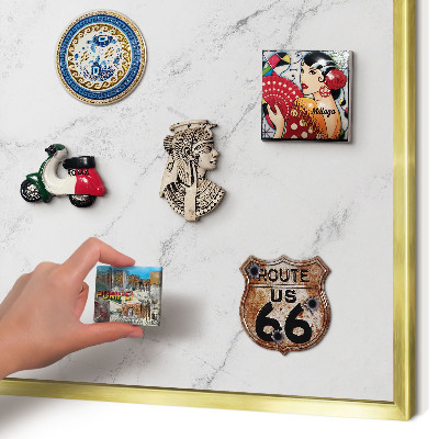Tablero para imanes decorativo con marco dorado Patrón de mármol