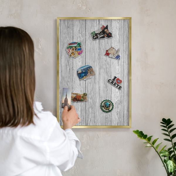 Tablero para imanes decorativo con marco dorado Textura de madera