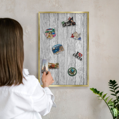 Tablero para imanes decorativo con marco dorado Textura de madera