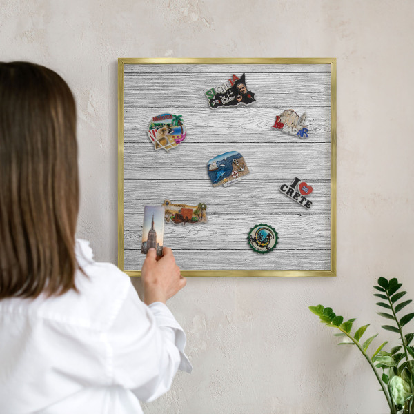 Tablero para imanes decorativo con marco dorado Textura de madera