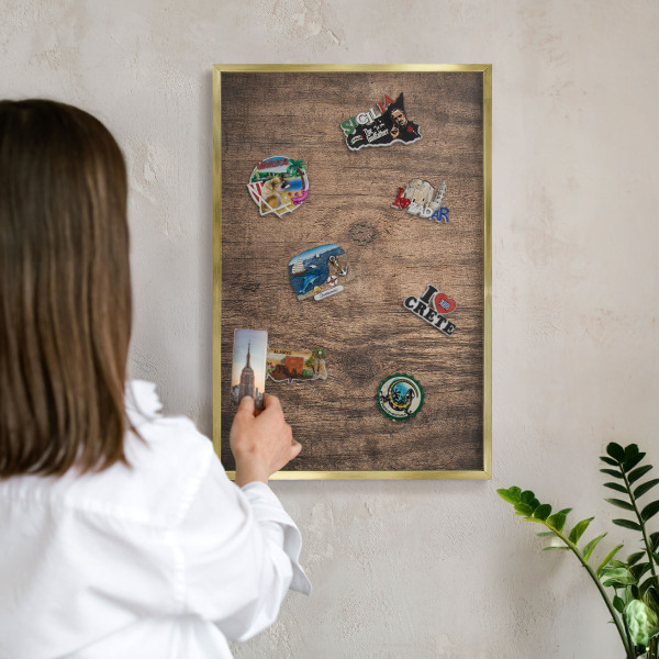 Tablero para imanes decorativo con marco dorado Textura de madera