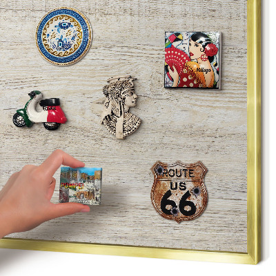 Tablero para imanes decorativo con marco dorado Textura de madera