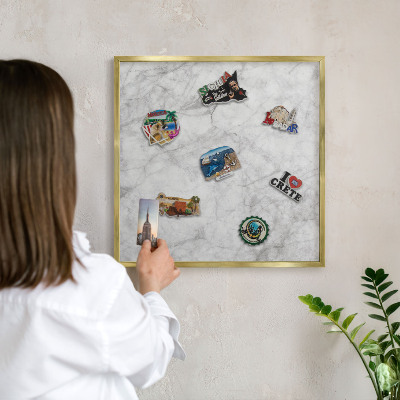 Tablero para imanes decorativo con marco dorado Mármol gris