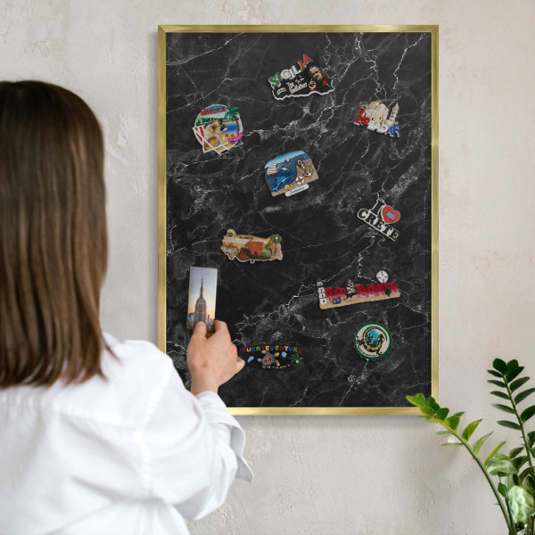 Tablero para imanes decorativo con marco dorado Mármol negro