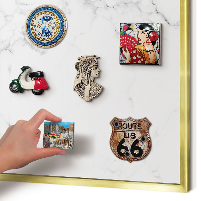Tablero para imanes decorativo con marco dorado Patrón de mármol