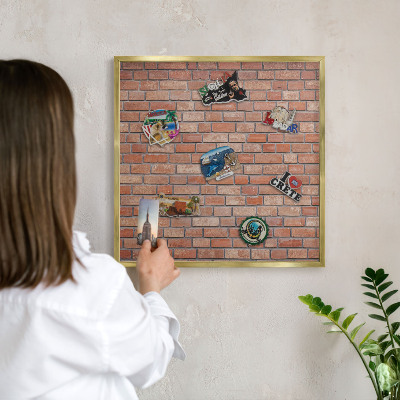 Pizarra magnética de pared en color oro Muro de ladrillo