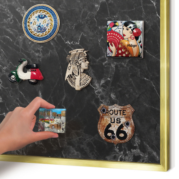 Tablero para imanes decorativo con marco dorado Elegancia del mármol