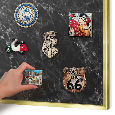 Tablero para imanes decorativo con marco dorado Elegancia del mármol