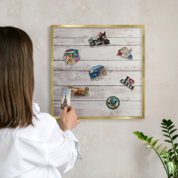 Tablero para imanes decorativo con marco dorado Madera clara