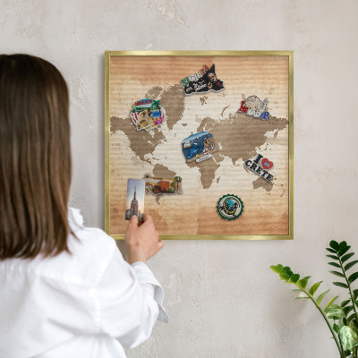 Pizarra magnética de pared en color oro Mapa del mundo