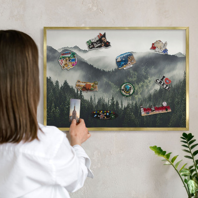 Tablero para imanes decorativo con marco dorado Montañas verdes