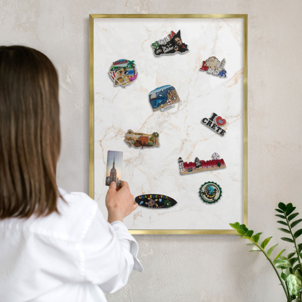 Pizarra magnética de pared en color oro Elegancia del mármol