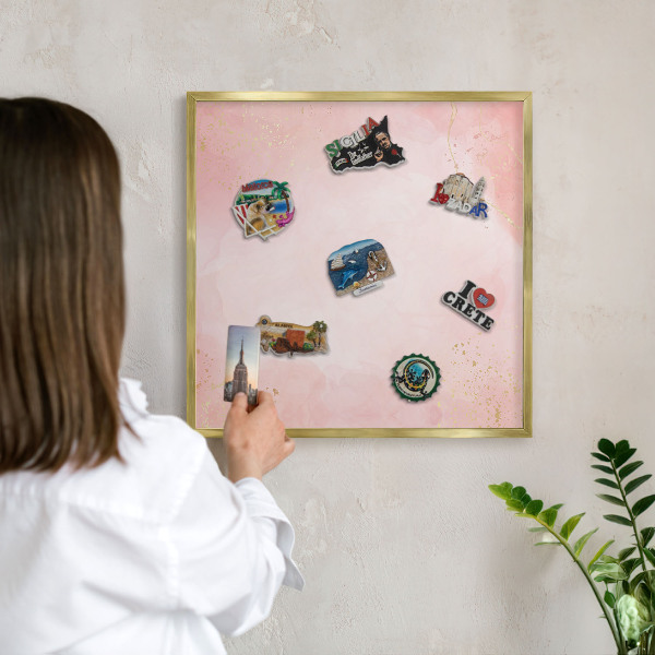 Pizarra magnética de pared en color oro Elegancia sutil