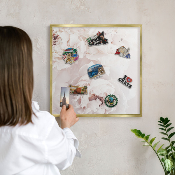 Tablero para imanes decorativo con marco dorado Peonías blancas