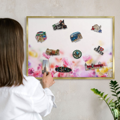 Tablero para imanes decorativo con marco dorado Flores en tonos pastel