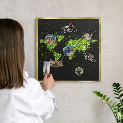 Pizarra magnética de pared en color oro Mapa verde