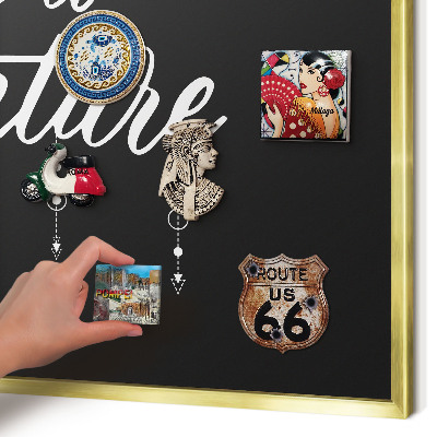 Tablero para imanes decorativo con marco dorado La aventura te espera