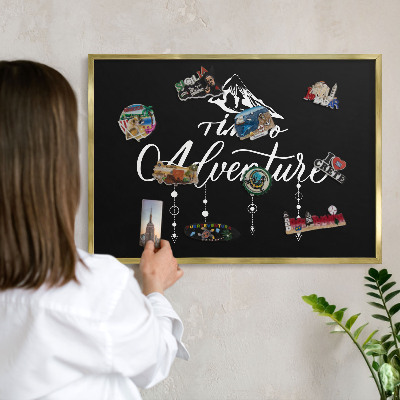 Tablero para imanes decorativo con marco dorado La aventura te espera
