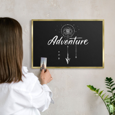 Tablero para imanes decorativo con marco dorado La aventura te espera