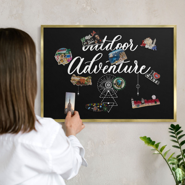 Tablero para imanes decorativo con marco dorado Aventura al aire libre