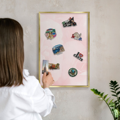 Tablero para imanes decorativo con marco dorado Rosa delicado