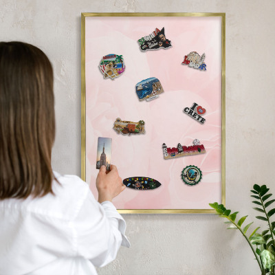 Tablero para imanes decorativo con marco dorado Rosa delicado