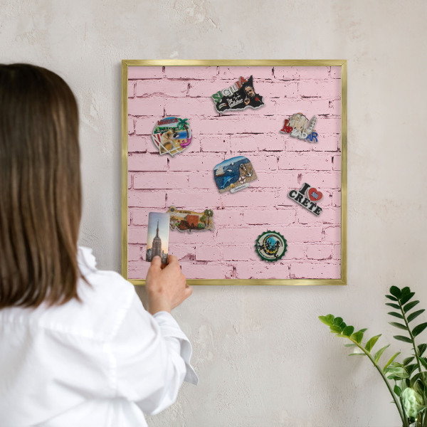 Tablero para imanes decorativo con marco dorado Ladrillo rosa