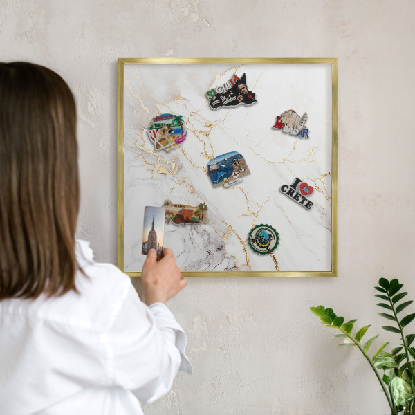 Pizarra magnética de pared en color oro Elegancia del mármol