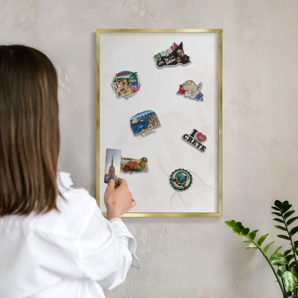 Pizarra magnética de pared en color oro Elegancia del mármol