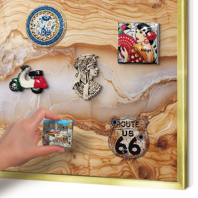 Tablero para imanes decorativo con marco dorado Elegancia de madera