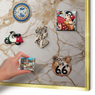 Tablero para imanes decorativo con marco dorado Elegancia del mármol