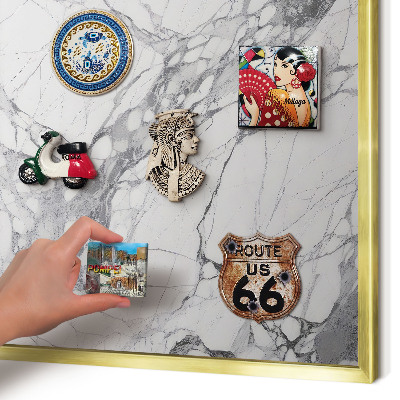 Pizarra magnética de pared en color oro Elegancia del mármol
