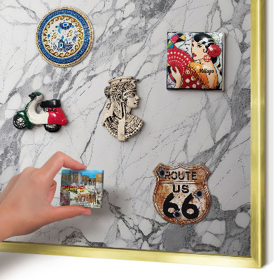 Pizarra magnética de pared en color oro Elegancia del mármol