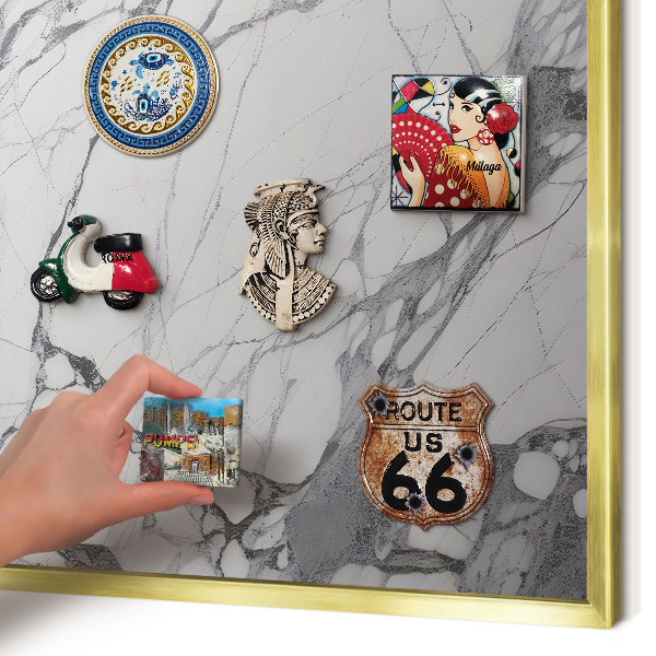 Pizarra magnética de pared en color oro Elegancia del mármol