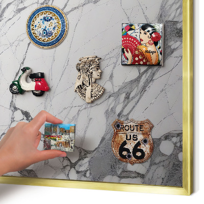 Pizarra magnética de pared en color oro Elegancia del mármol