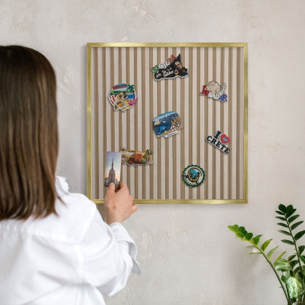 Tablero para imanes decorativo con marco dorado Listones de madera