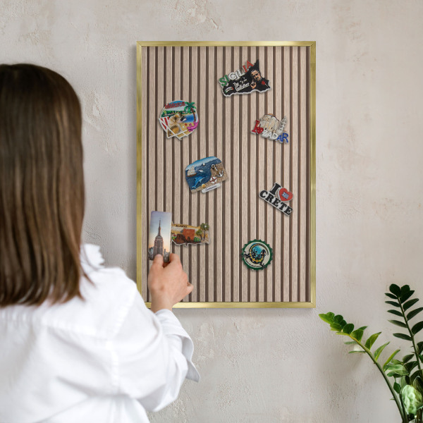Pizarra magnética de pared en color oro Estructura tranquila