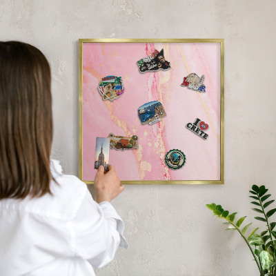 Tablero para imanes decorativo con marco dorado Elegancia rosa