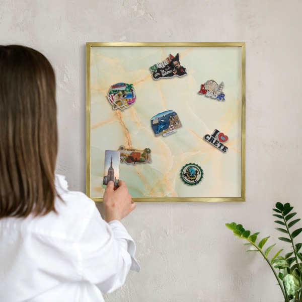 Pizarra magnética de pared en color oro Elegancia del mármol