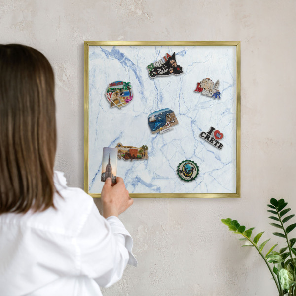 Pizarra magnética de pared en color oro Diseño de mármol