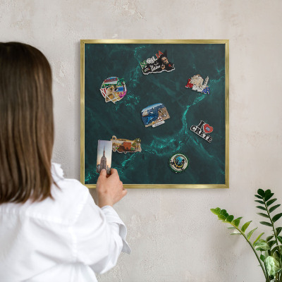 Tablero para imanes decorativo con marco dorado Profundidad verde