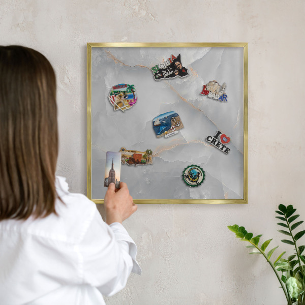 Tablero para imanes decorativo con marco dorado Venas grises