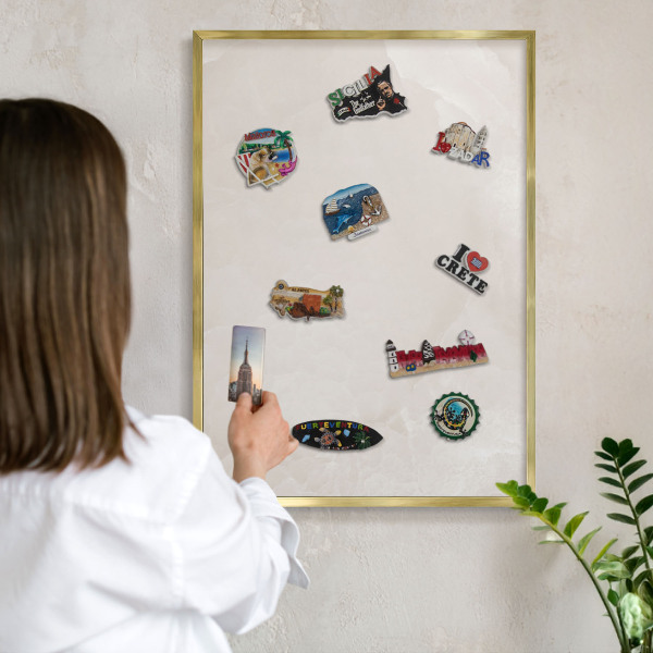 Tablero para imanes decorativo con marco dorado Textura cremosa